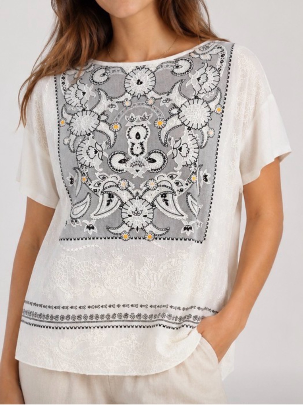Zara Women’s Cream Short Sleeve Boho Top with Navy Blue Floral Embroidery Small